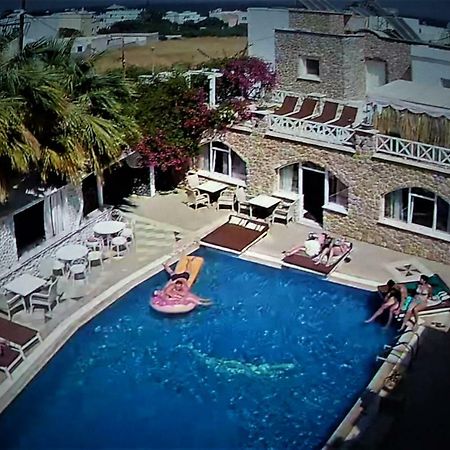 Bougainvillea Suites คามารี ภายนอก รูปภาพ