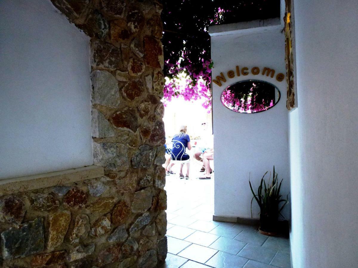Bougainvillea Suites คามารี ภายนอก รูปภาพ