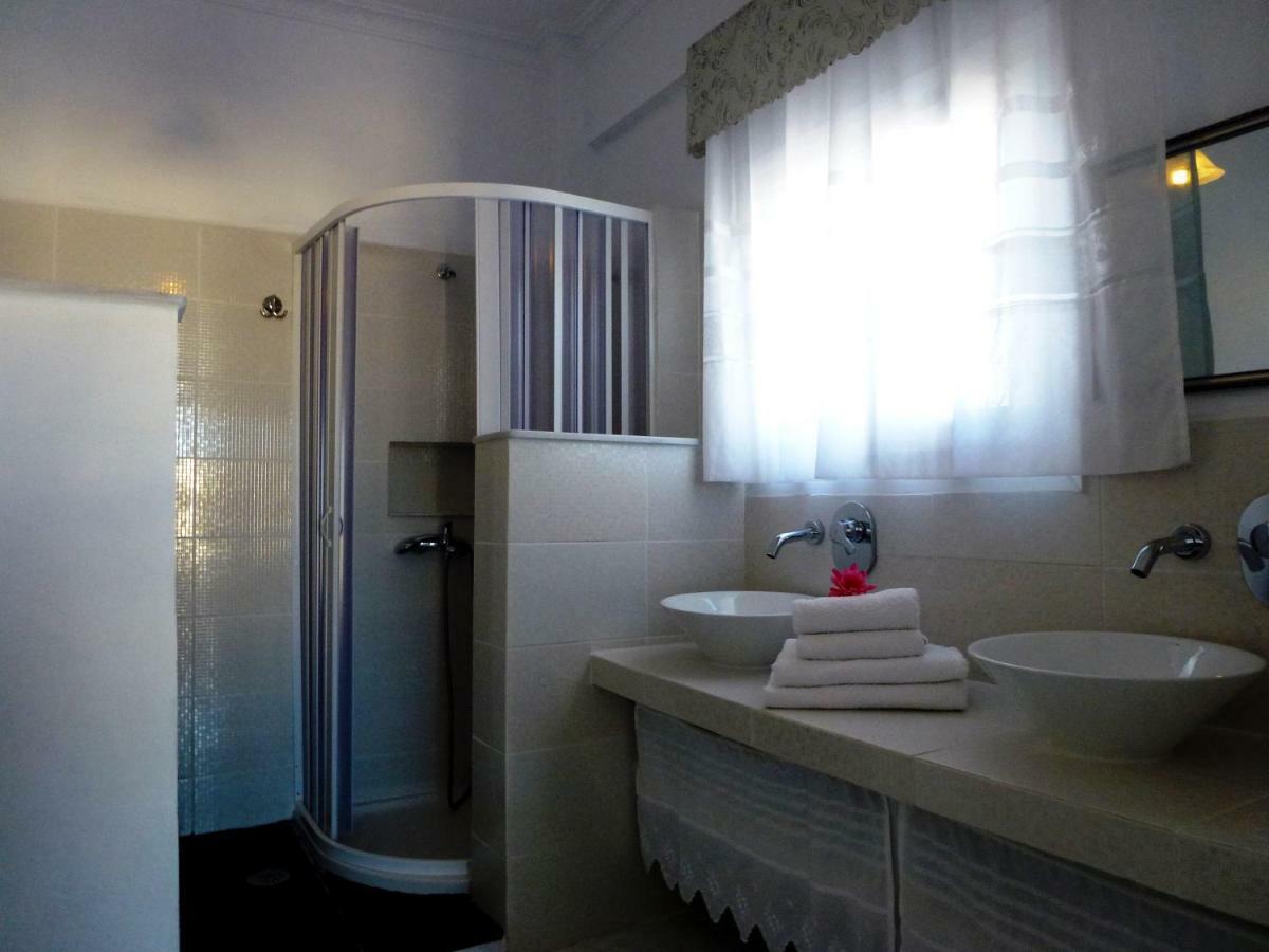 Bougainvillea Suites คามารี ภายนอก รูปภาพ