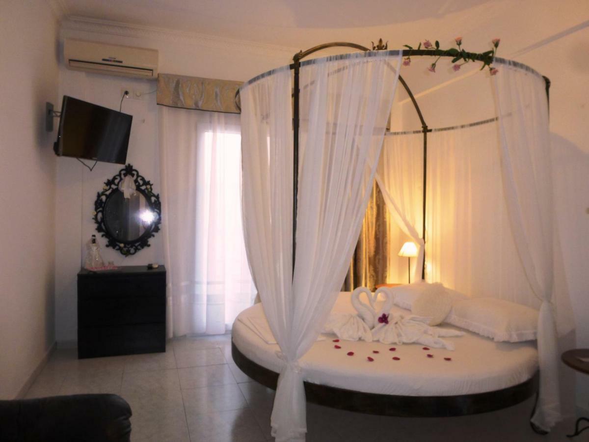 Bougainvillea Suites คามารี ภายนอก รูปภาพ