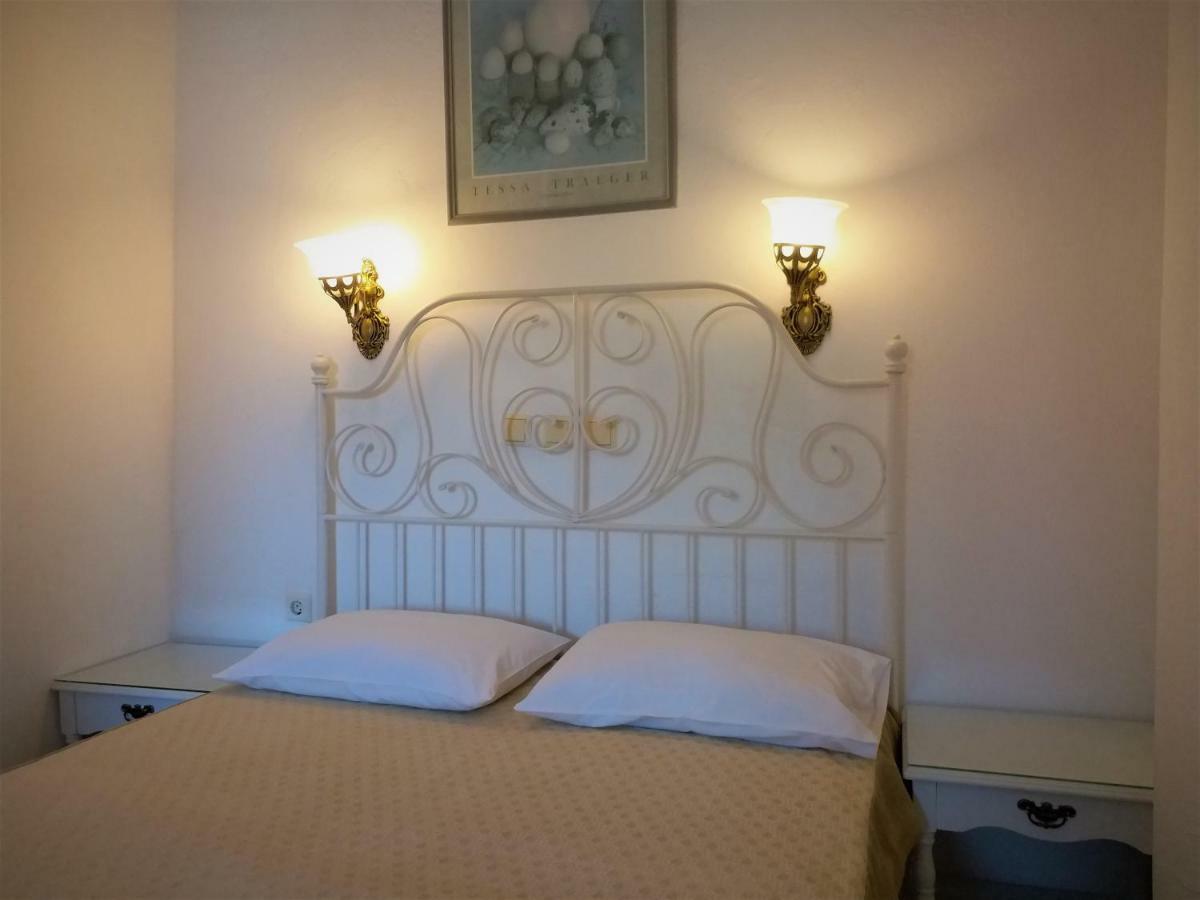 Bougainvillea Suites คามารี ภายนอก รูปภาพ